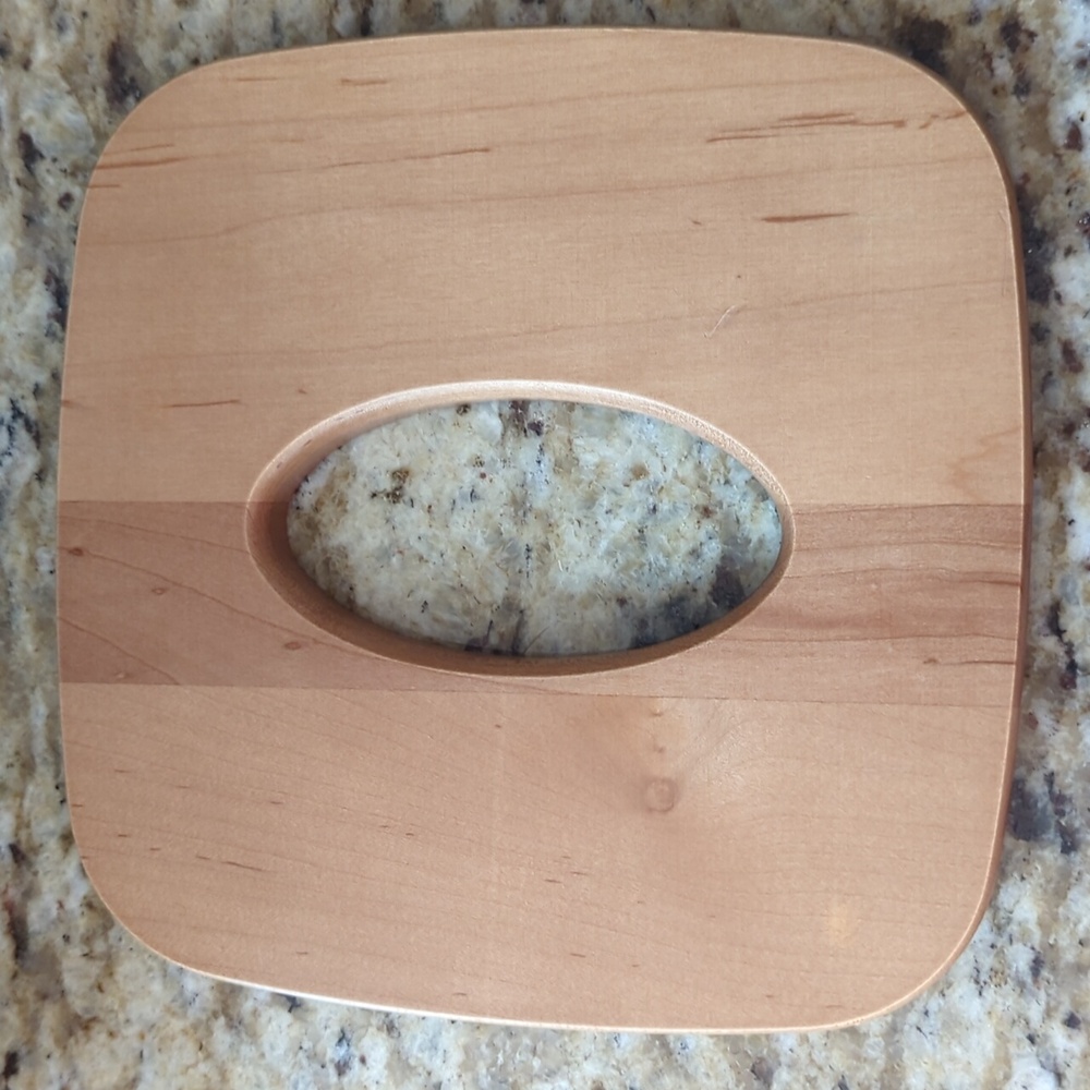 Longaberger Tissue Box With Lid - Picture 9 of 10